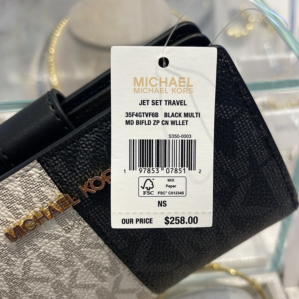 Michael Kors Jet Set Medium Two-Tone Logo Wallet
BLACK COMBO
NWT - Picture 7 of 16